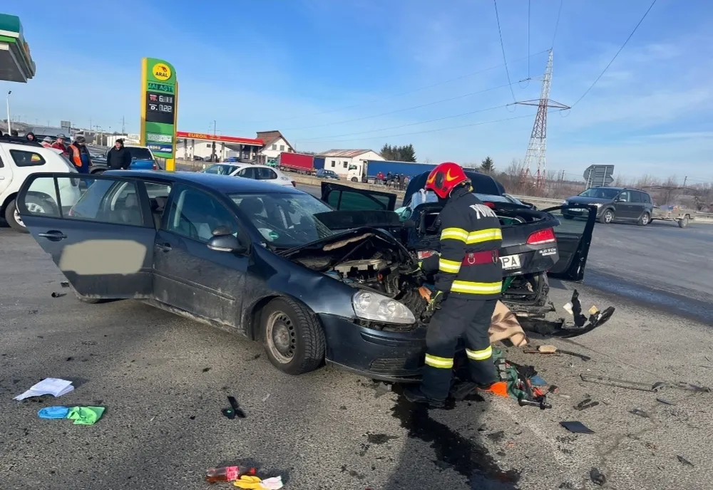Accident cu 4 maşini implicate şi 6 victime, pe DN1