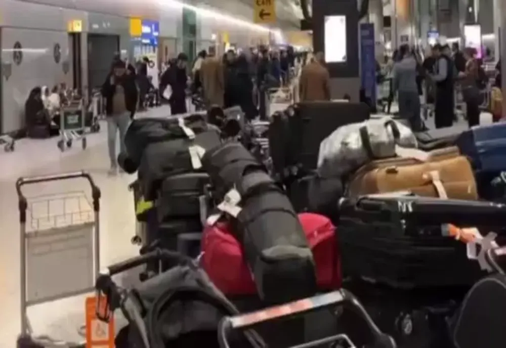 Avertizare MAE pentru călătoriile în Regatul Unit. Este HAOS pe marile aeroporturi - VIDEO