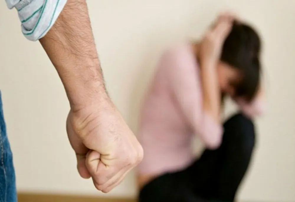 Minor din Sibiu, acuzat că și-a ucis mătușa pentru a-i fura banii, apoi a violat-o