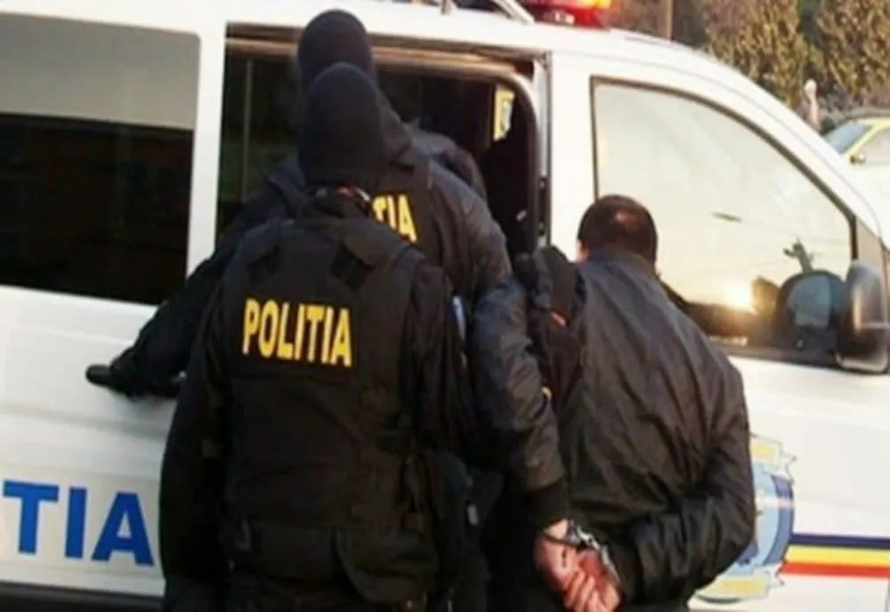Bănuiți de tâlhărie calificată, au fost reținuți și, ulterior, arestați preventiv