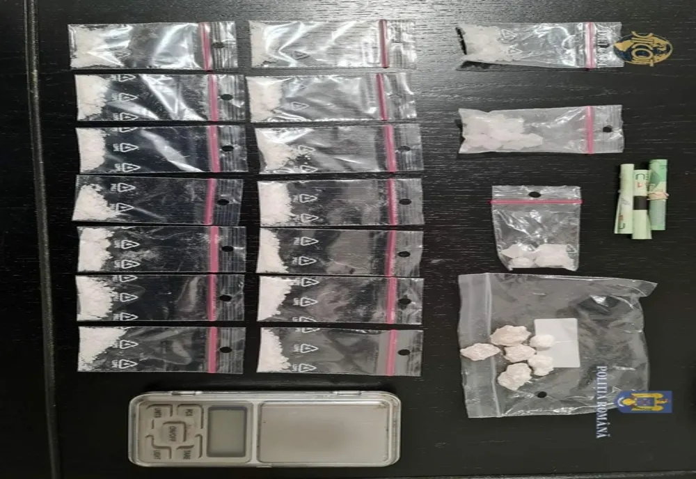Percheziții la persoane bănuite de efectuarea de operațiuni cu produse psihoactive