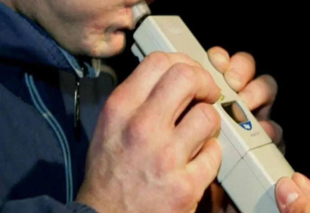  La volanul unui tir, cu 0,60 mg/l alcool pur în aerul expirat