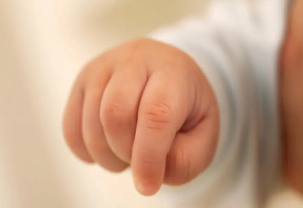 Mama bebelușului abandonat într-un șanț va fi decăzută din drepturile părinteşti