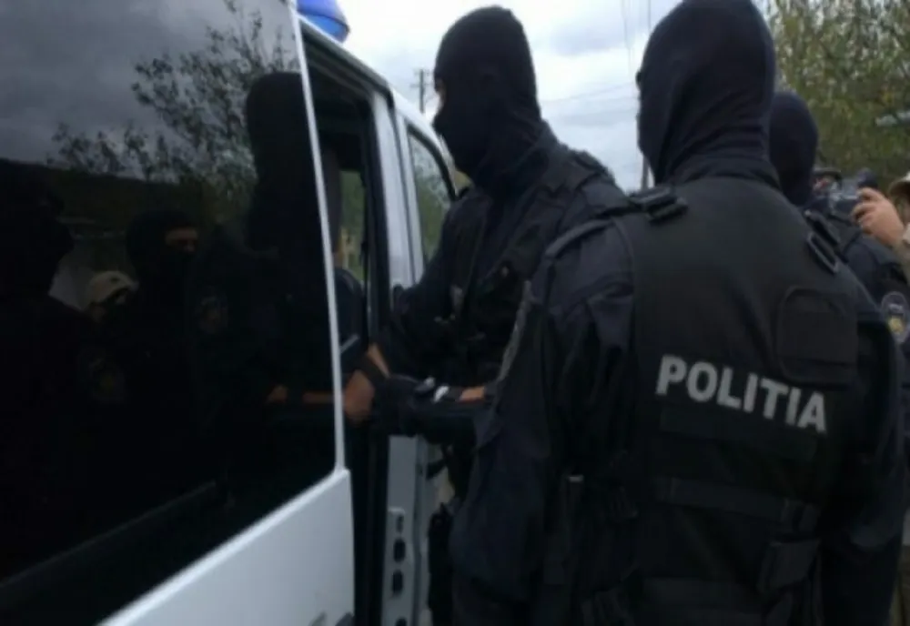 Zeci de percheziții într-un dosar de luare şi dare de mită, deturnarea licitațiilor publice, spălarea banilor şi uciderea animalelor!