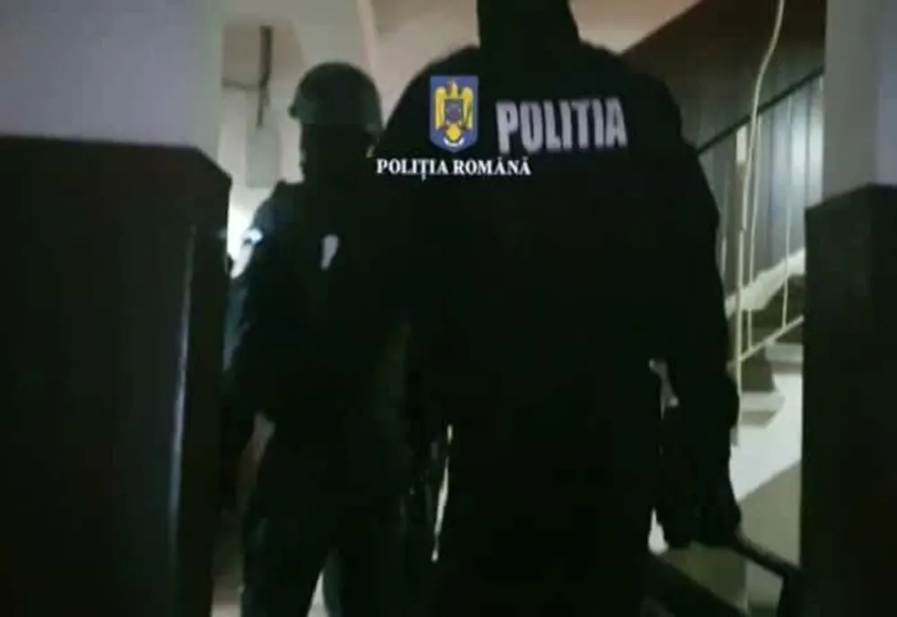 Percheziții la persoane bănuite de înșelăciune și tăinuire. 5 suspecți au fost reținuți
