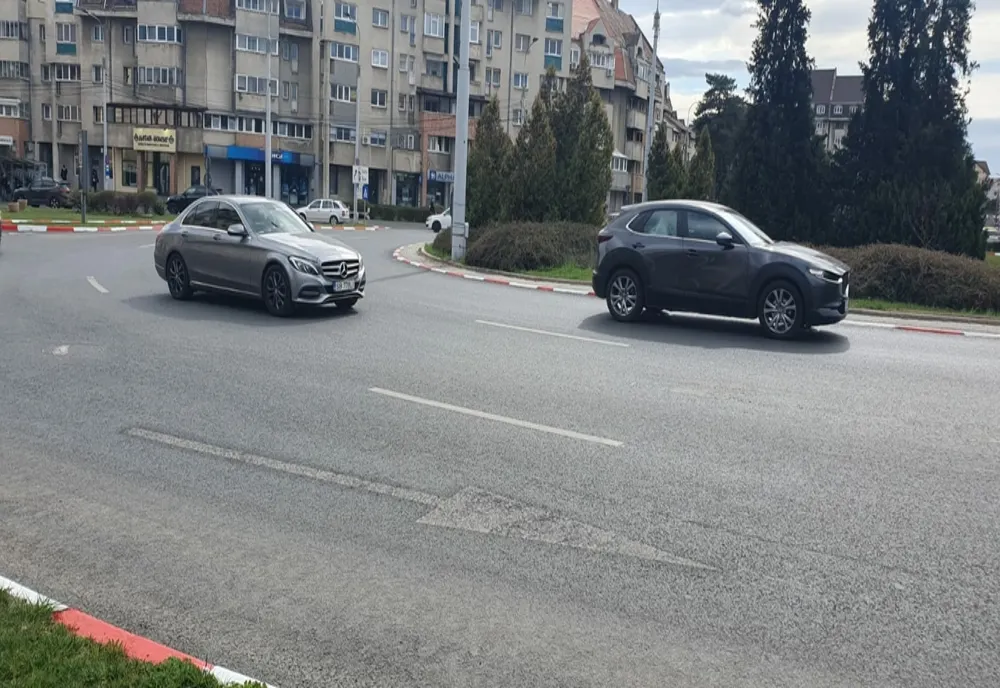 Primăria Sibiu a șters marcajele din sensurile giratorii la solicitarea Poliției Rutiere