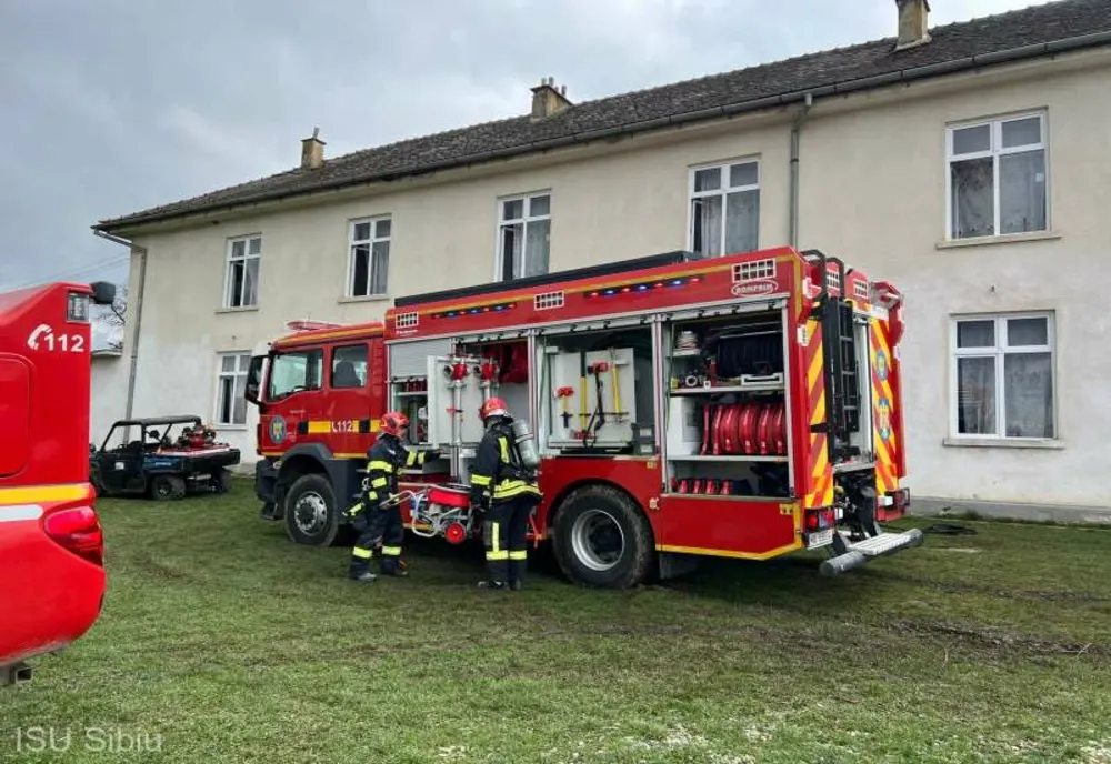 Incendiu într-o magazie a şcolii gimnaziale din Scoreiu; zeci de elevi şi profesori s-au autoevacuat