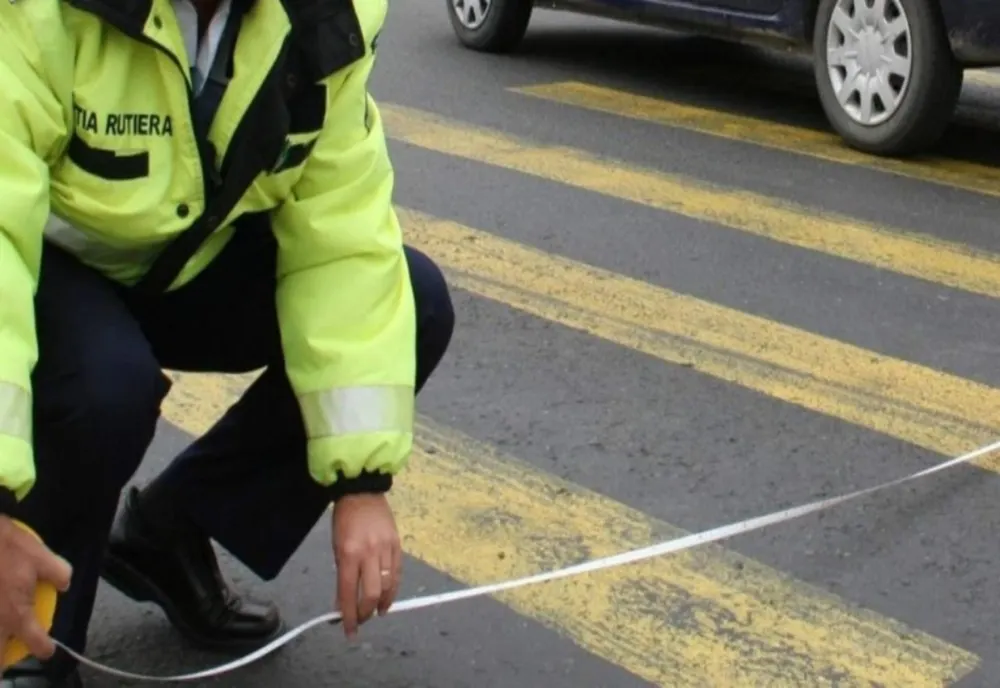 Minore lovite de maşină pe trecerea pentru pietoni