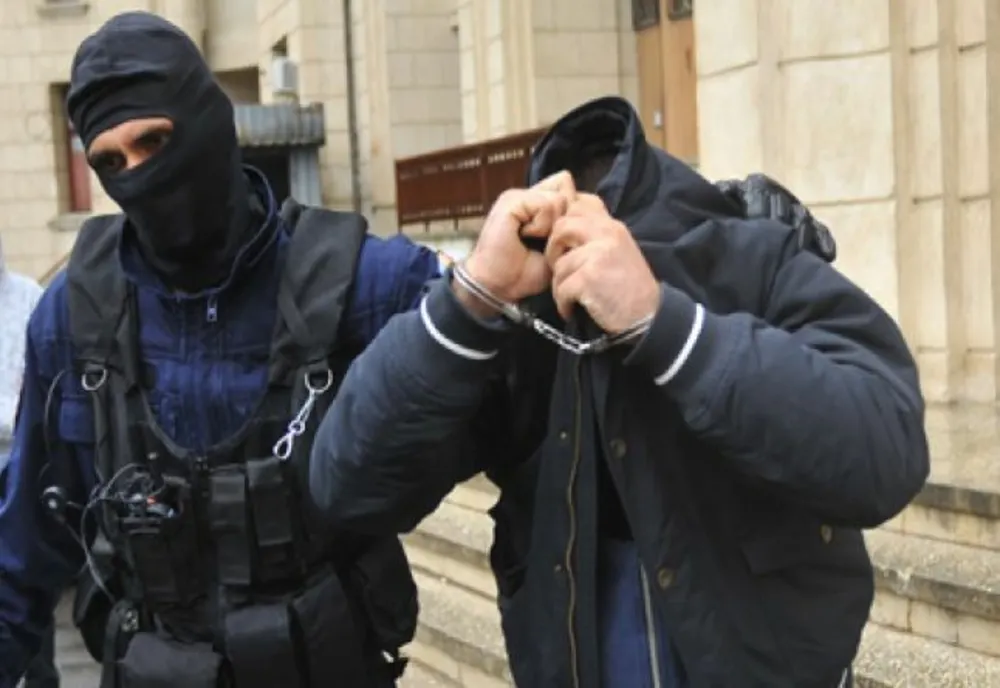 Un bărbat cercetat pentru proxenetism a fost reținut de polițiștii din Sibiu