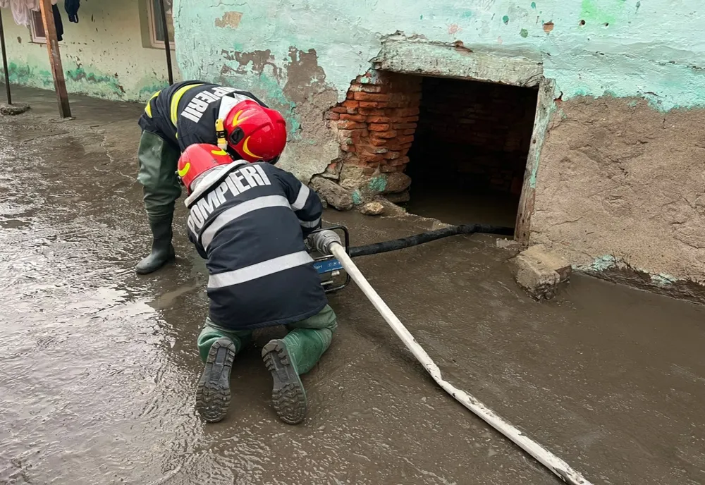 20 de gospodării inundate în patru localităţi din judeţul Sibiu