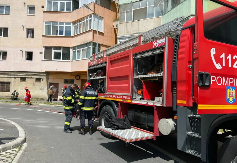 Miros înțepător într-un bloc cu 8 etaje din Sibiu. 30 de locatari au fost evacuați