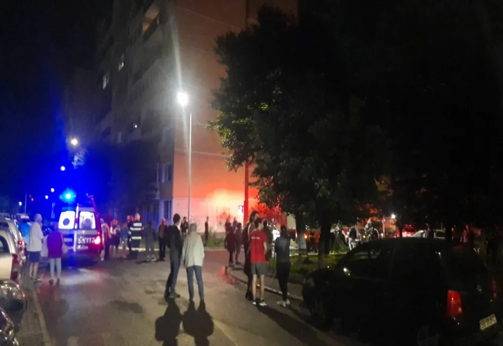 Incendiu la subsolul unui bloc din Sibiu! 70 de persoane au fost evacuate