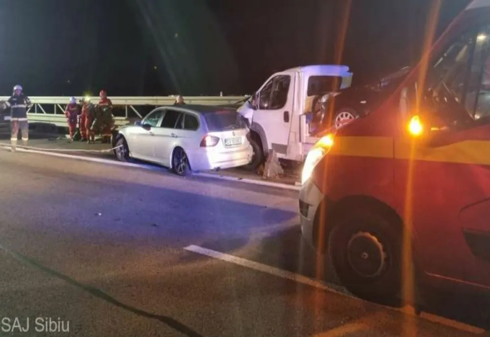 Accident cu şase autovehicule, pe A1. Nouă persoane primesc îngrijiri medicale