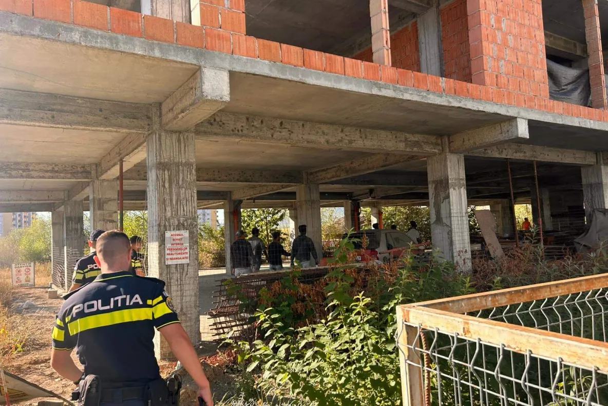 38 de muncitori străini, cazați într-o clădire neterminată din Sibiu. Ce au găsit polițiștii în imobil