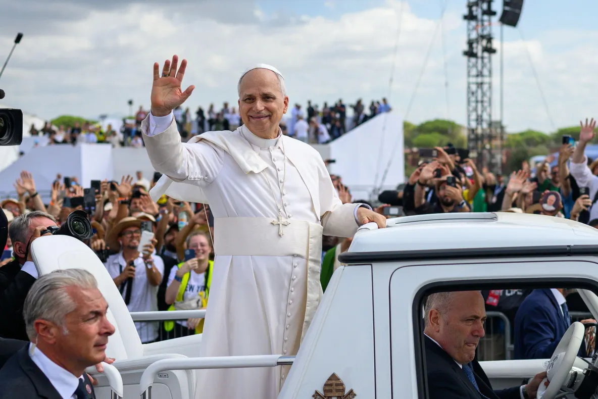 Papa Leon anulează tăierile salariale impuse de Francisc. Cât câștigă acum un cardinal de la Vatican