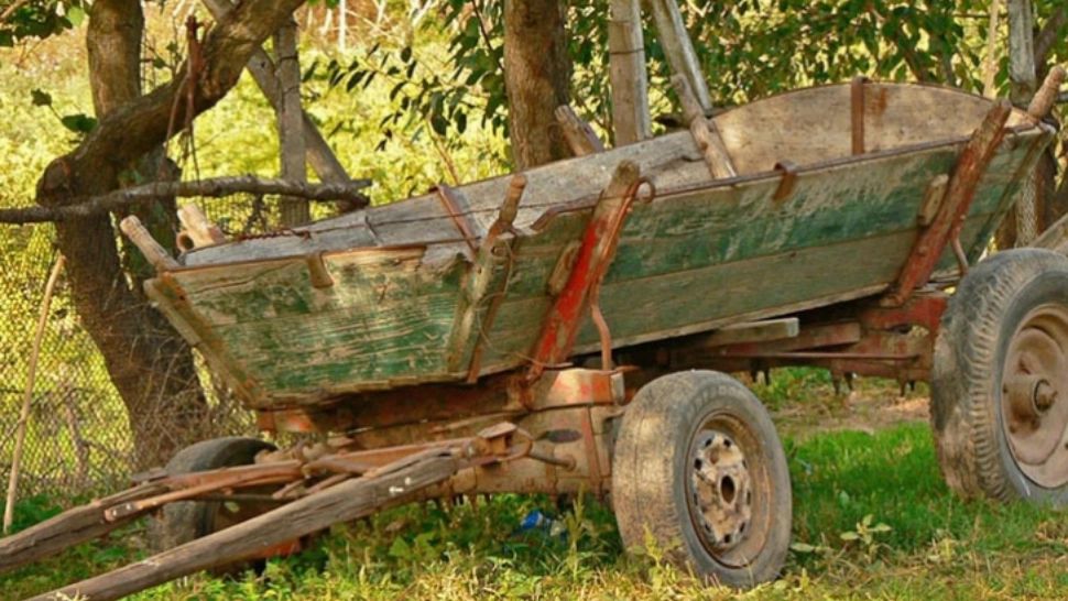 Copil de 12 ani rănit după ce a căzut dintr-o căruță, în județul Sibiu