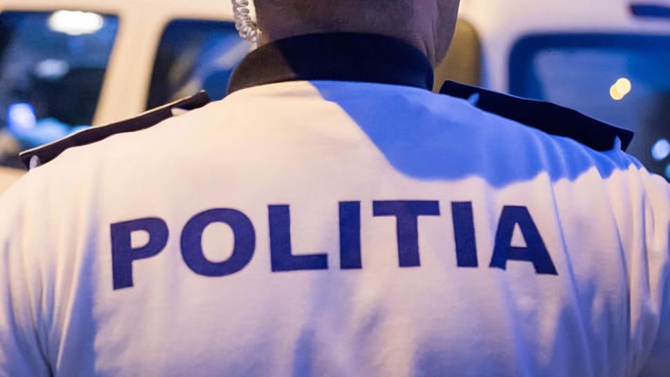 O adolescentă a fost lovită de un autoturism în timp ce traversa în zona unei treceri pentru pietoni din Copşa Mică. Fata a suferit contuzii şi a fost dusă la spital