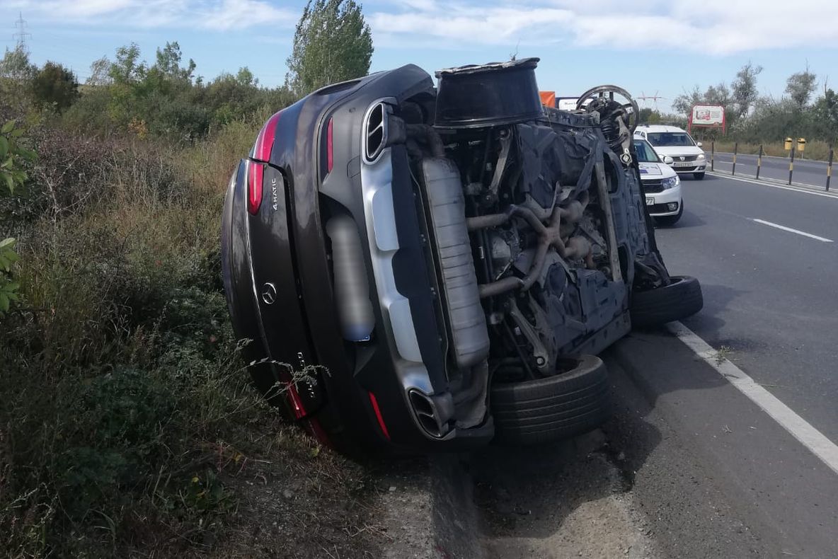 UPDATE | O maşină s-a răsturnat, pe DN 1, între Mohu şi Veştem