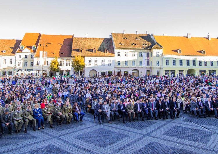 Studenţii din Sibiu încep anul universitar în Piaţa Mare