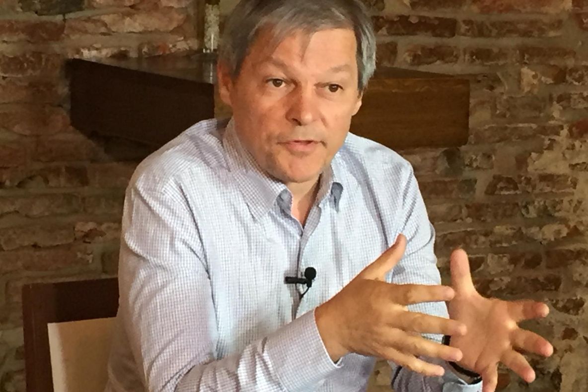 Dacian Cioloş, despre situaţia actuală din PSD: "Plătim cu toţii pentru acest spectacol mediatic pe care îl vedem seară de seară!"