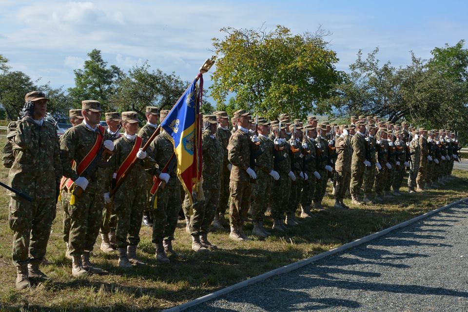 Studenții Academiei Forțelor Terestre se alătură campaniei „Let's Do It, Romania”- World Cleanup Day