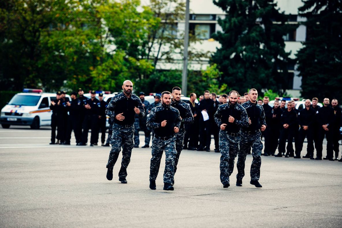 Desfășurare de forțe în Piața Mare printr-un exercițiu demonstrativ al Poliției Române