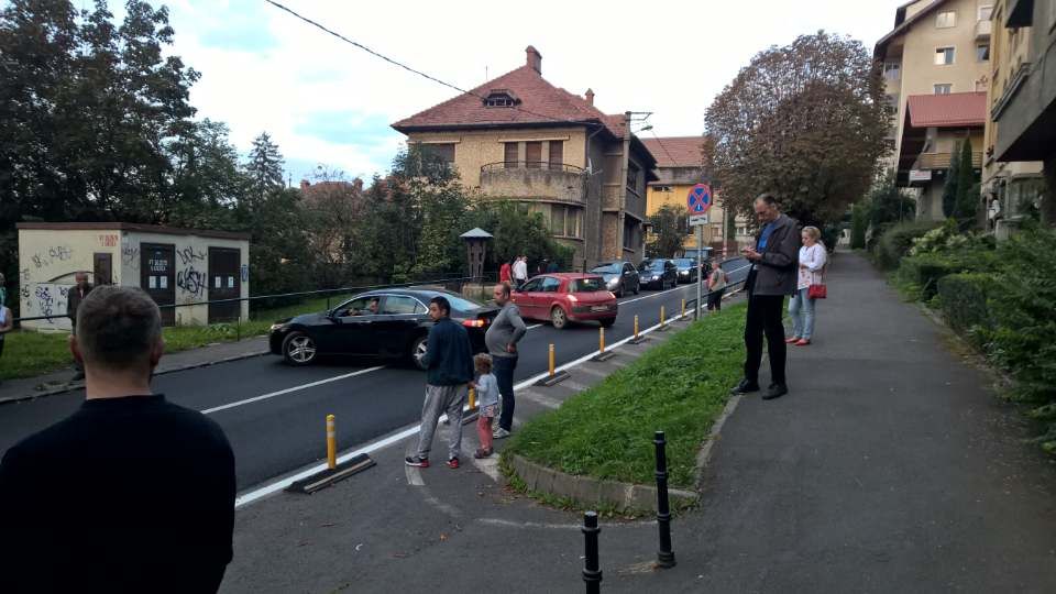 BRAŞOV. Băut, fără permis, a luat maşina fără acordul proprietarei şi a fugit de la locul accidentului provocat