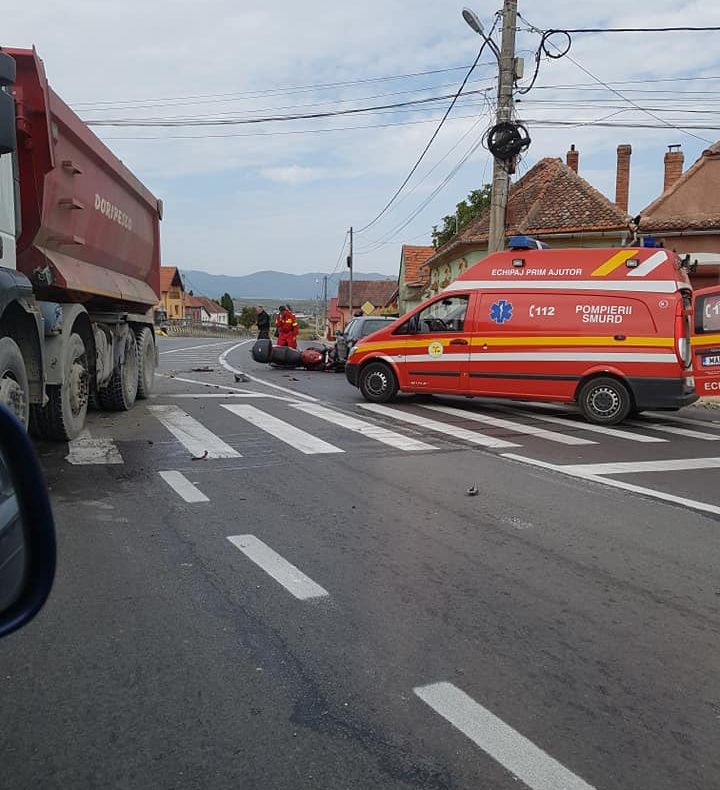 Brașov: Un motociclist croat a ajuns la spital după ce a provocat un accident pe DN 13