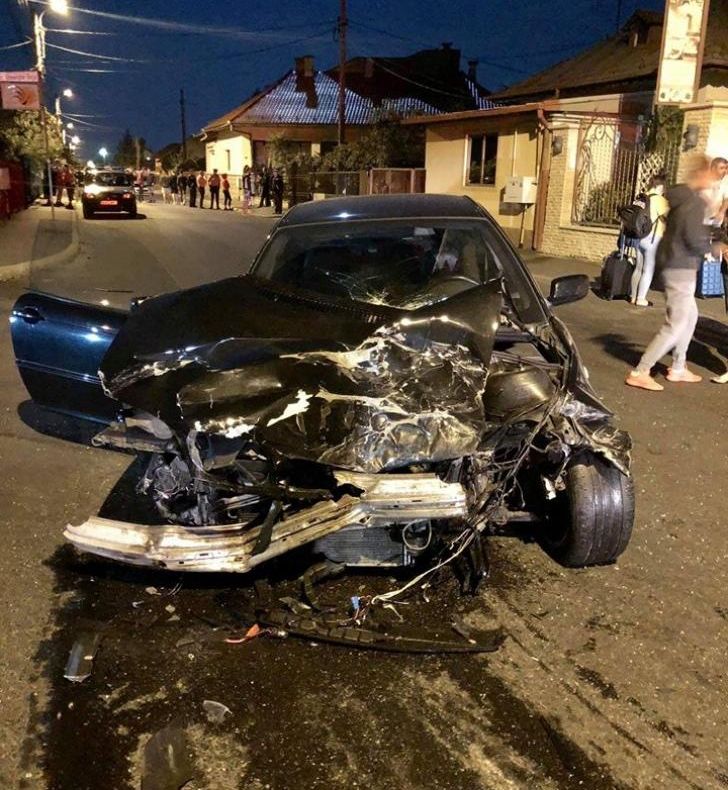 O fetiță de 9 ani rănită într-un accident pe Valea Avrigului