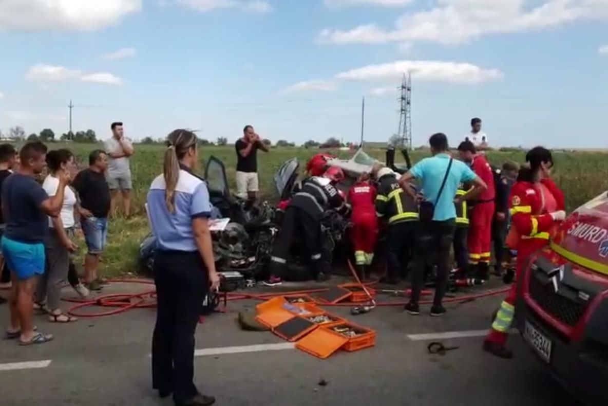 Slimnic: A intrat cu mașina în zidul unei case după ce a adormit la volan