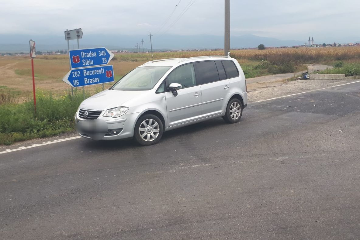Copil acroșat de un autoturism după ce a traversat neregulamentar