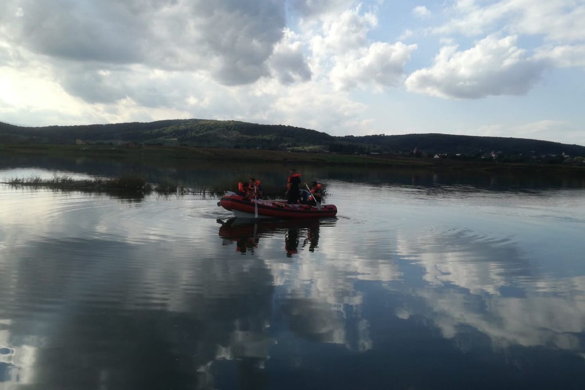 UPDATE: Foto/Video Bărbatul căutat în apele Oltului a fost găsit înecat