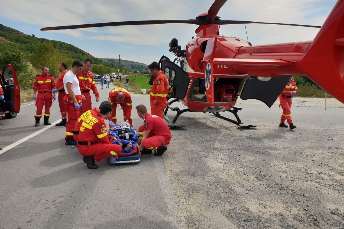 UPDATE: Elicopterul SMURD solicitat la Șeica Mică pentru un bărbat prins sub tractor