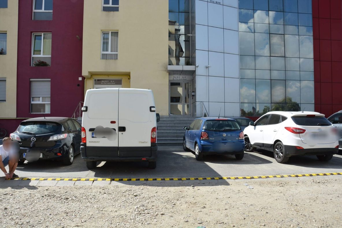 Femeie de 92 de ani, acroșată de o autoutilitară