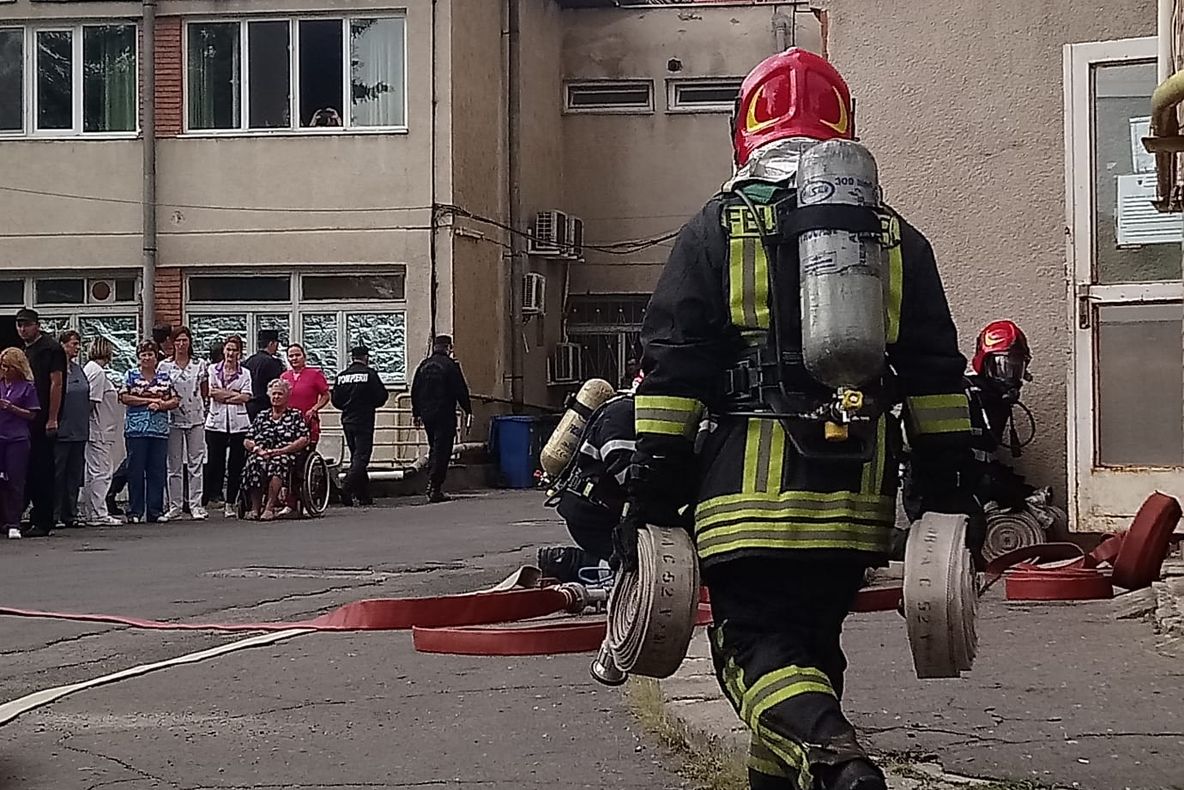 Foto/Video: Exercițiu de simulare a unui incendiu la Spitalul Județean