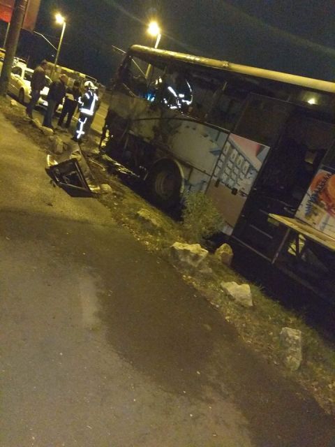 BRAȘOV | VIDEO. Autobuz în flăcări, pe șosea