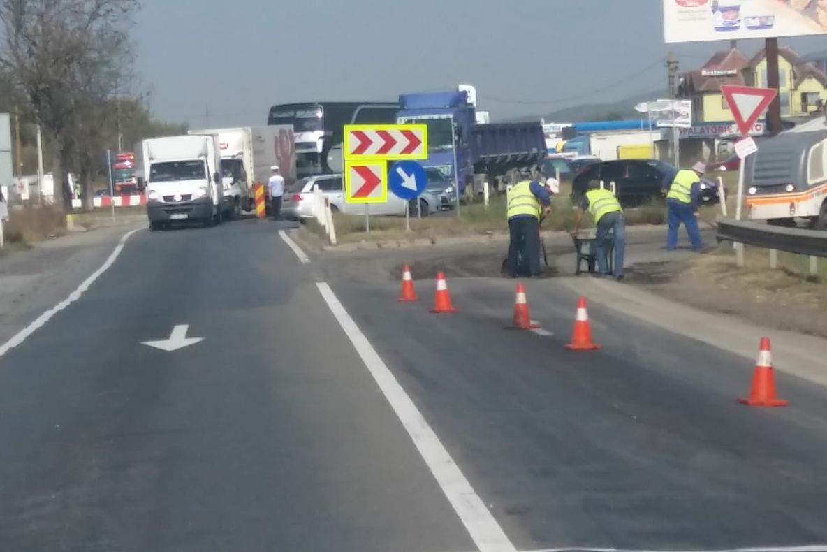 VIDEO. Lucrări pe DN7, zona Veștem. Traficul se desfășoară alternativ!
