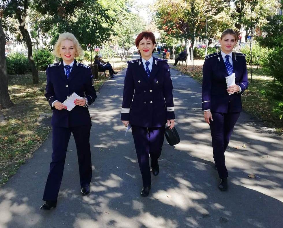 BRAŞOV | Incendiu la o autoutilitară, în curtea unui service