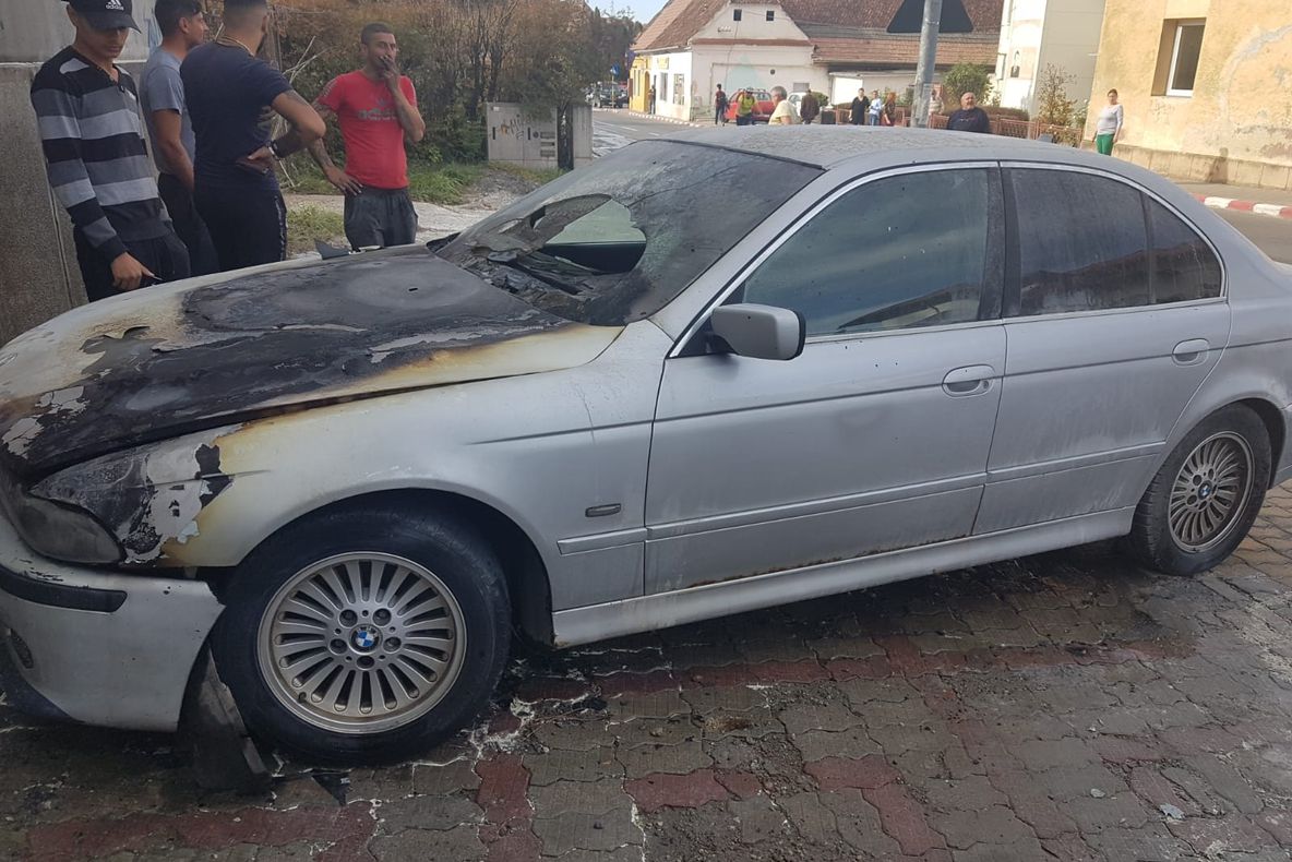 BRAȘOV |  VIDEO. O mașină a luat foc, în Săcele