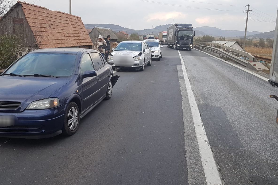O tânără de 23 de ani rănită într-un accident la Boița