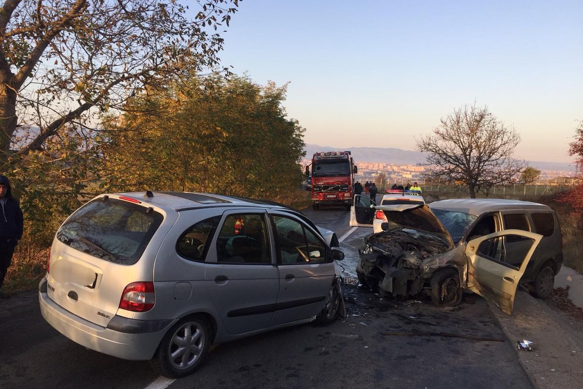 UPDATE: Accident cu trei mașini implicate, în Dealul Dăii