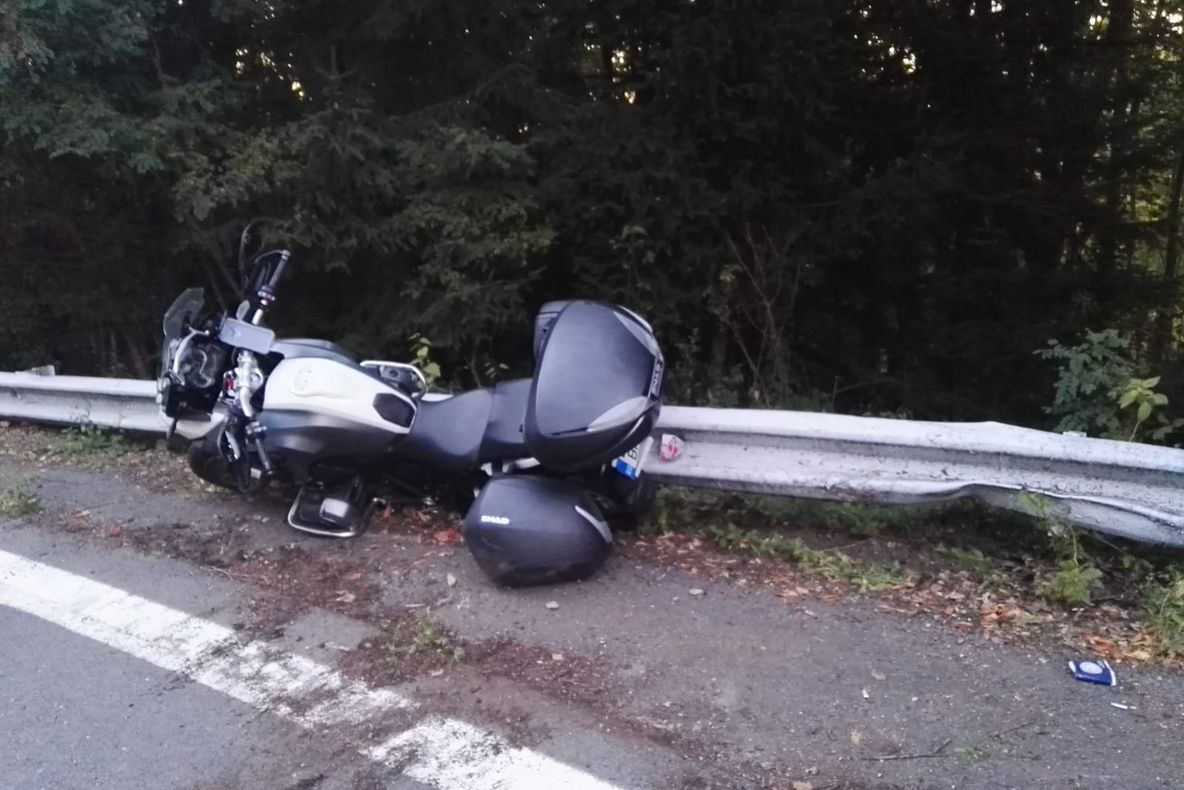 Un motociclist american a fost rănit după ce a căzut cu motorul