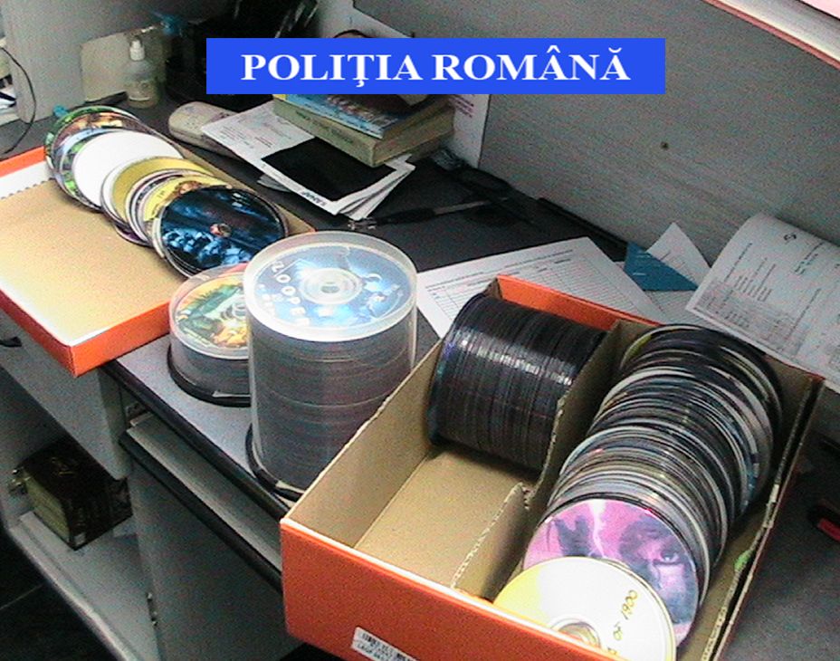 BRAȘOV |  Peste 400 de CD-uri și DVD-uri piratate, confiscate de polițiști