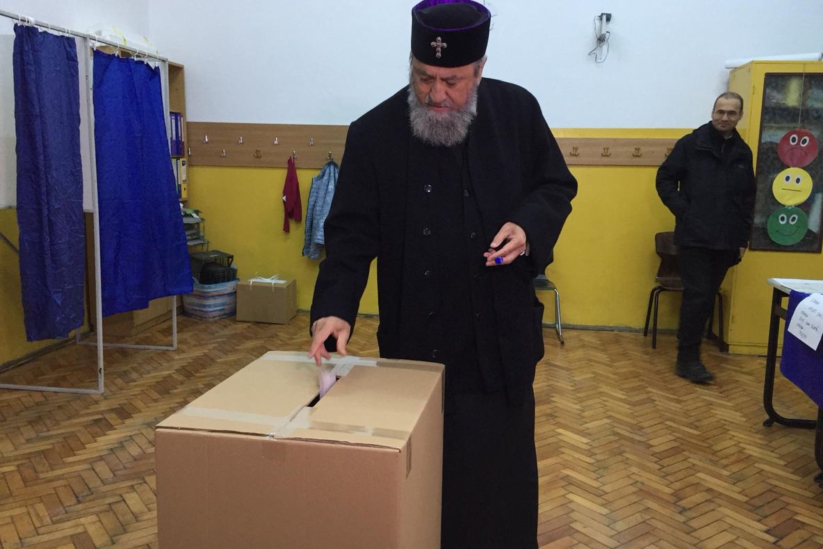 ÎPS Laurențiu Streza a votat la Școala 15, din Sibiu