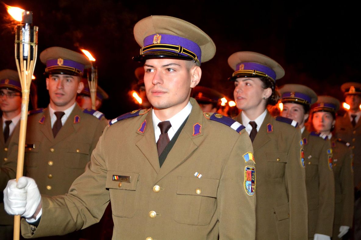 Retragere cu torțe de Ziua Armatei Române