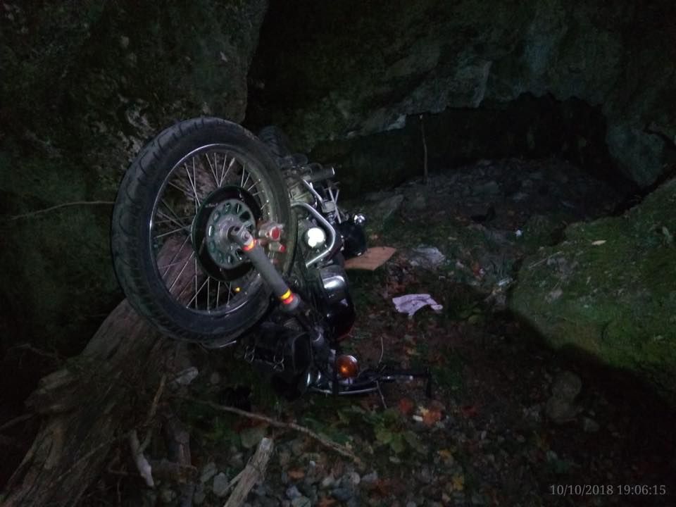 Un sibian a ajuns cu mașina în șanț din cauza neatenției la volan