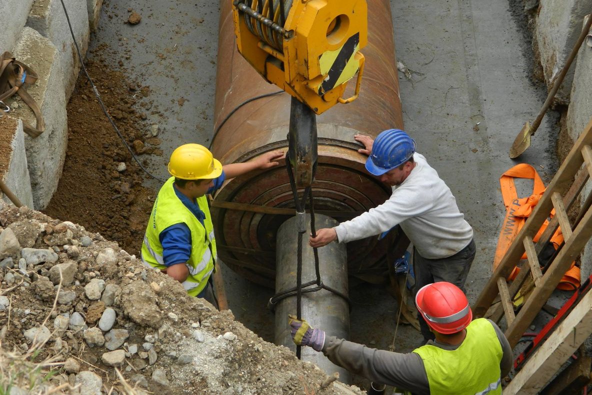 O intervenție Apă Canal restricționează traficul pe strada Zidului
