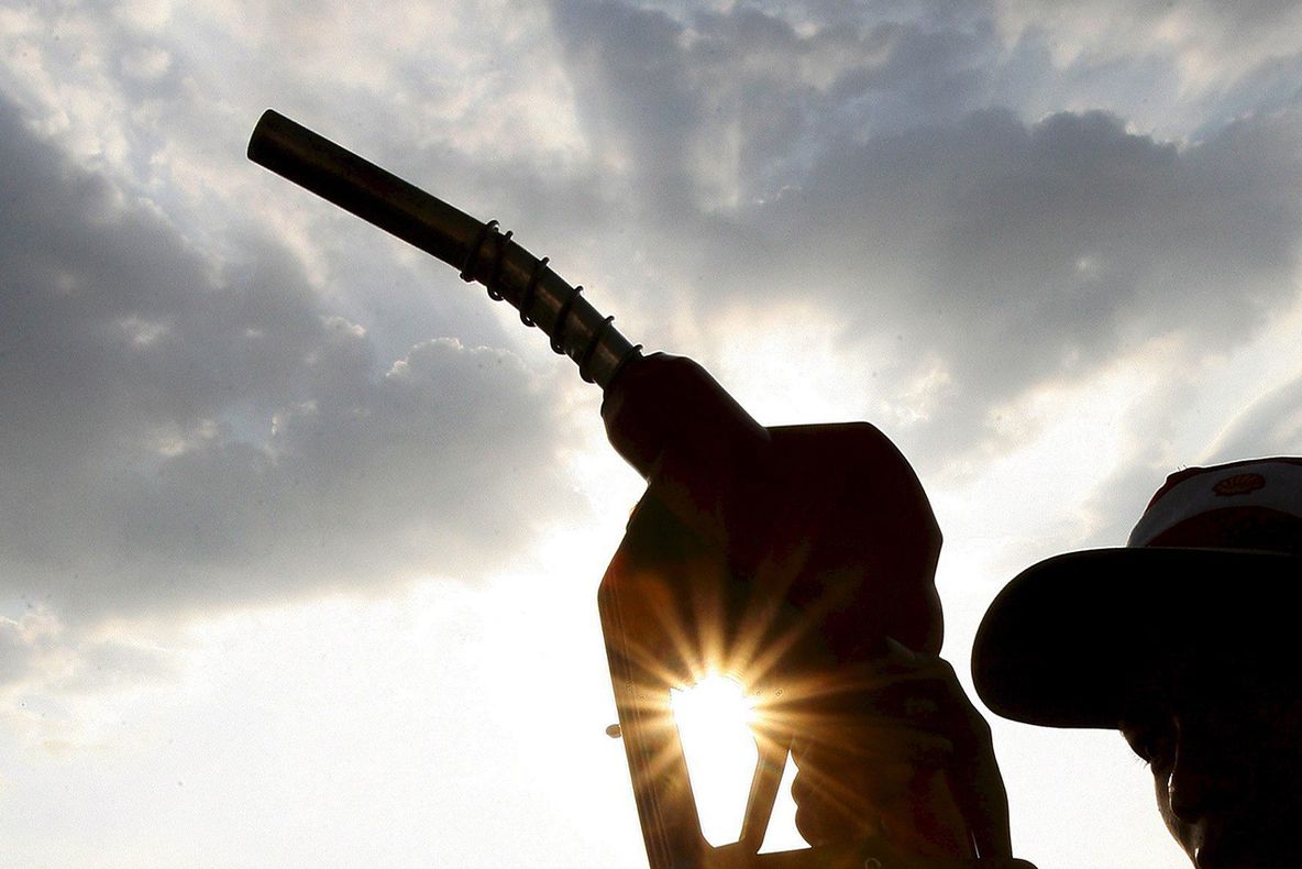 De la jumătatea lui octombrie se schimbă denumirea carburanților