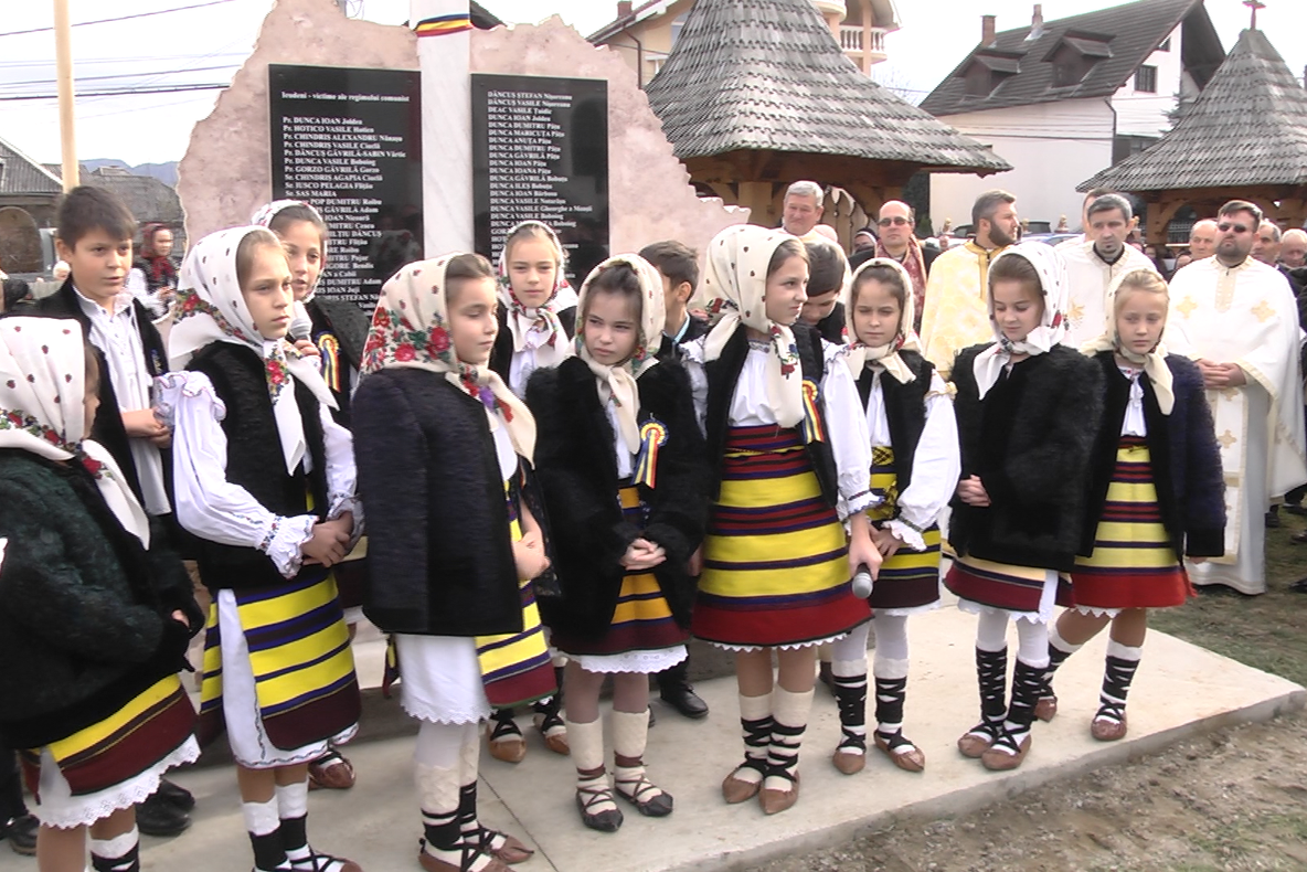 Accident pe DN1, în Bradu. Un tractor cu două remorci, lovit de un autoturism condus regulamentar