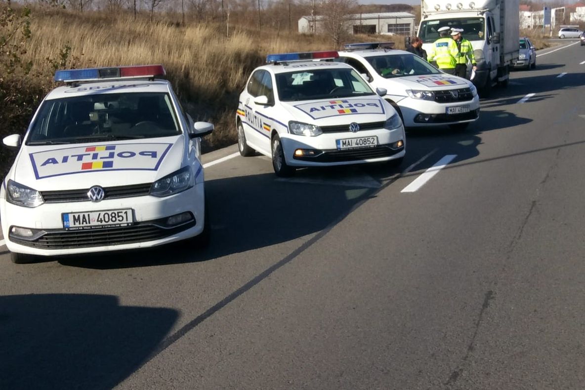 18 şoferi şi şapte pasageri, amendaţi pentru că nu purtau centura de siguranţă